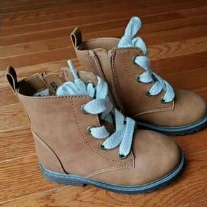Cat & Jack Boots sz6